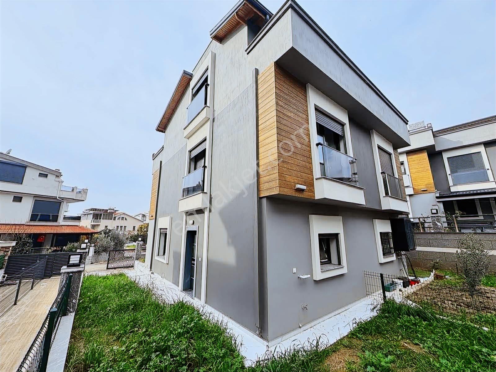 Otoparklı, Önü Açık, Deniz Manzaralı Sıfır Köşe Villa - Görsel 5