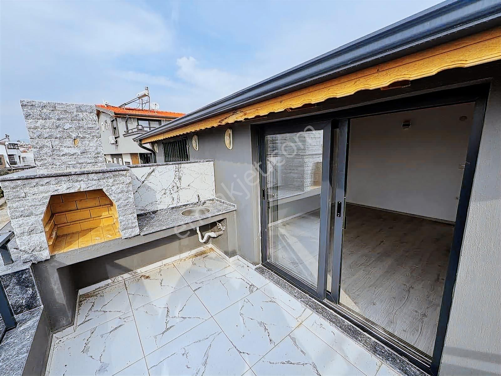 Otoparklı, Önü Açık, Deniz Manzaralı Sıfır Köşe Villa - Görsel 22