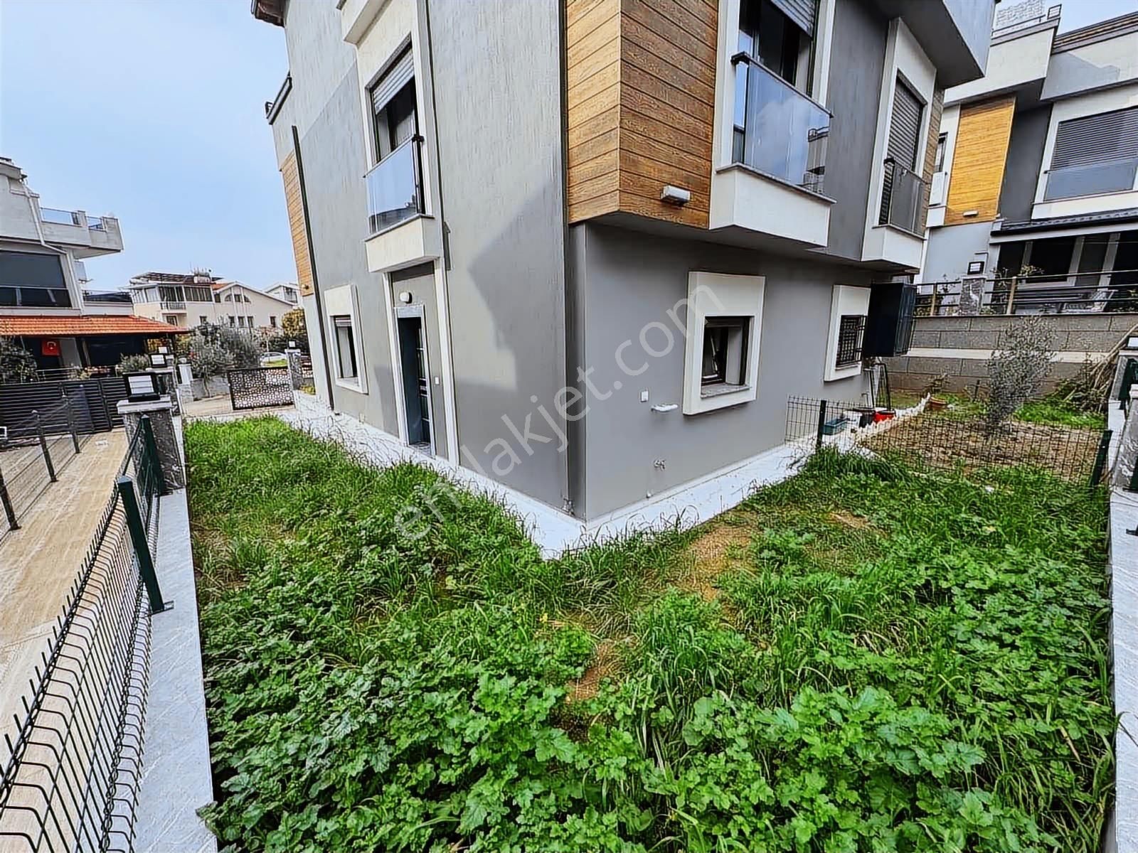 Otoparklı, Önü Açık, Deniz Manzaralı Sıfır Köşe Villa - Görsel 9