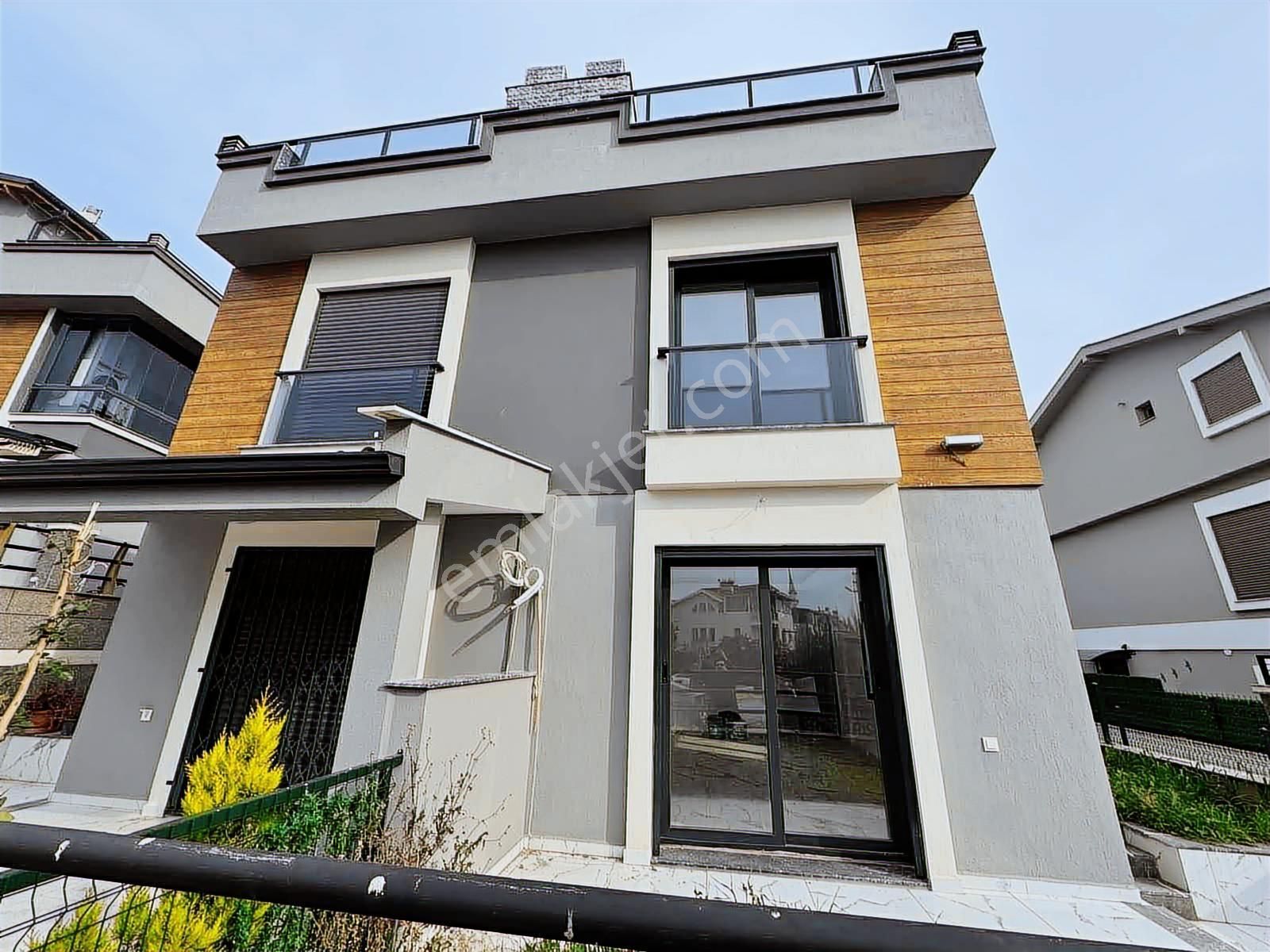 Otoparklı, Önü Açık, Deniz Manzaralı Sıfır Köşe Villa - Görsel 27