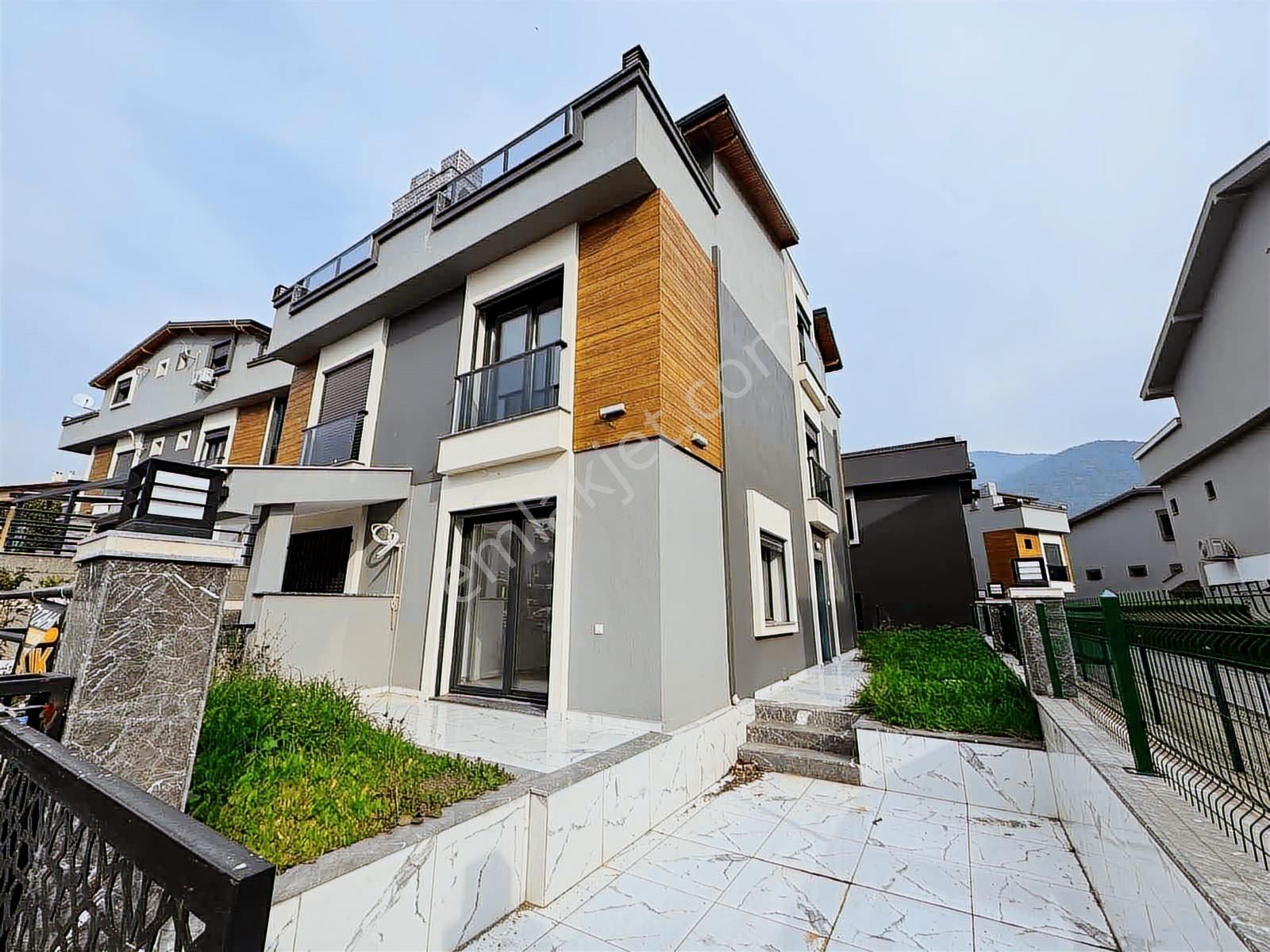 Otoparklı, Önü Açık, Deniz Manzaralı Sıfır Köşe Villa