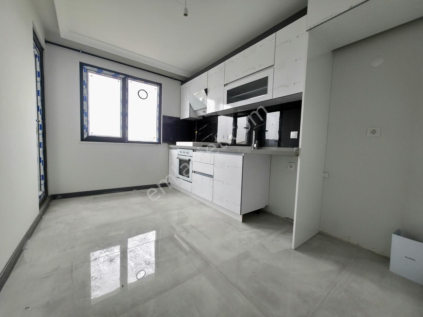 Kozanovadan Salı Pazarı Caddesine Cephe 3+1 Satılık Sıfır Arakat