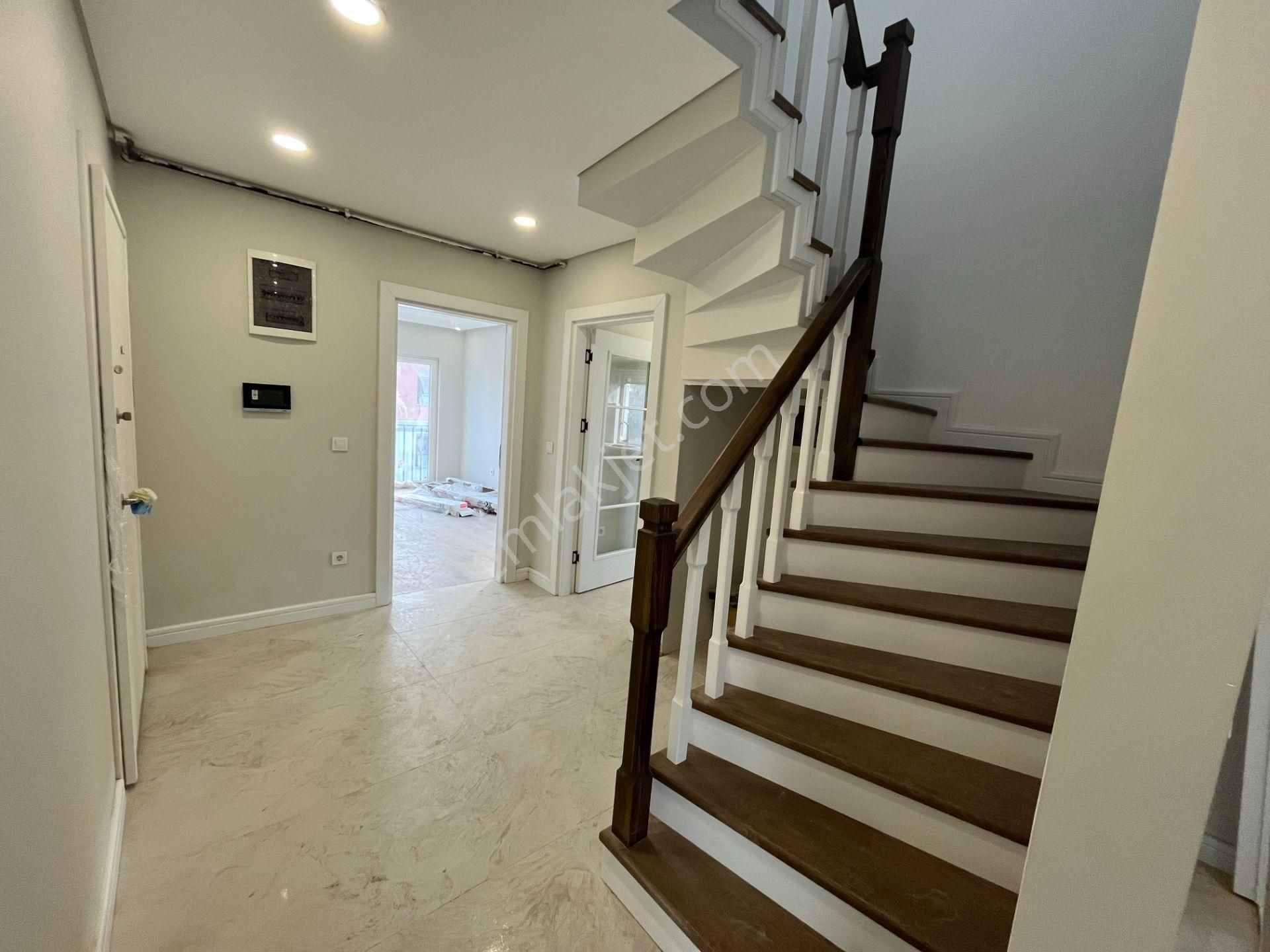 Samandıra Merkeze Yakın Asansörlü 4+1 Sıfır Ultra Lüks Dubleks