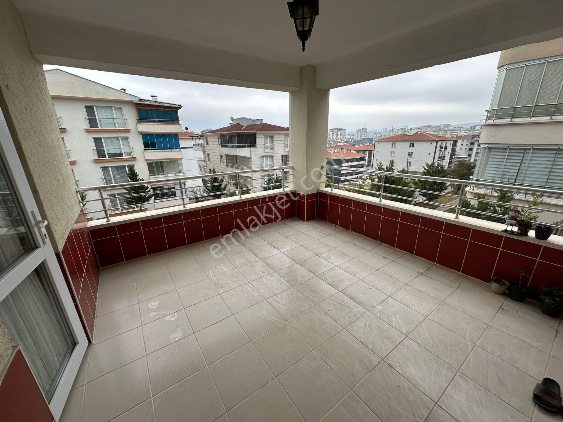 Acil Satılık__kent Konseyi Yanı__160m2__teras Balkonlu Arakat - Görsel 19