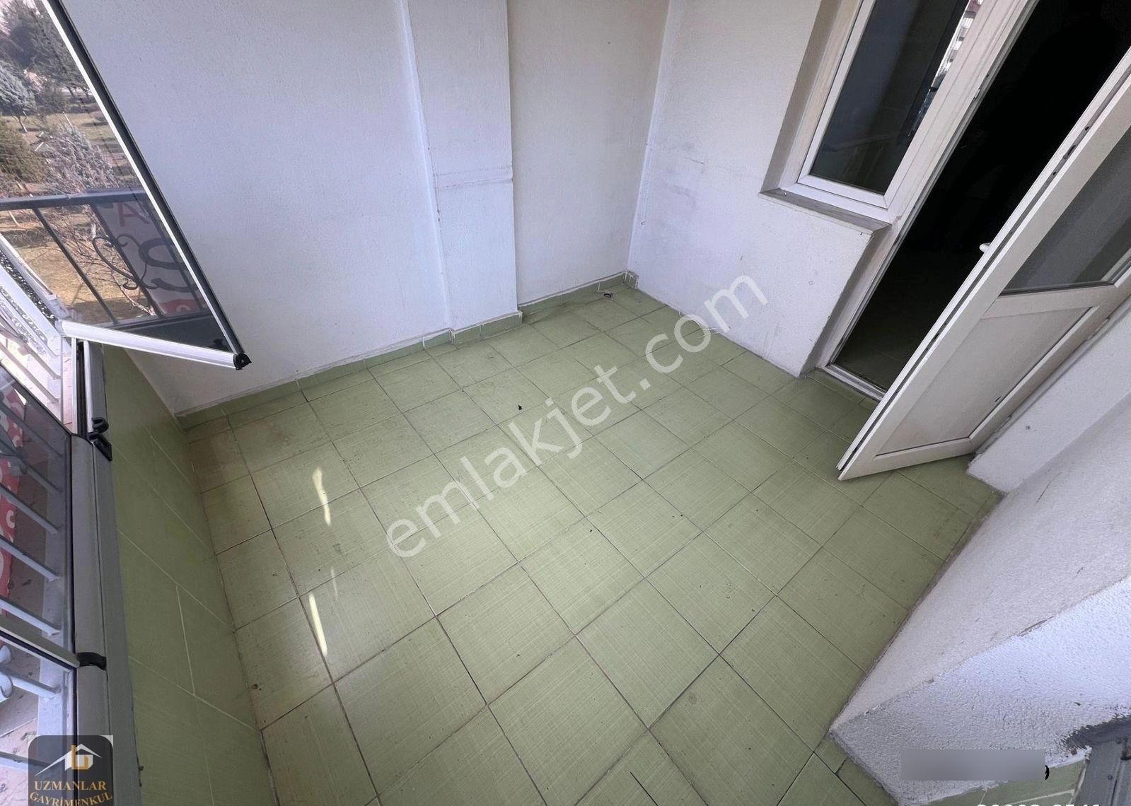 Selçuklu Mahallesinde Ara Kat Asansörlü Satılık 3+1 Daire - Görsel 3