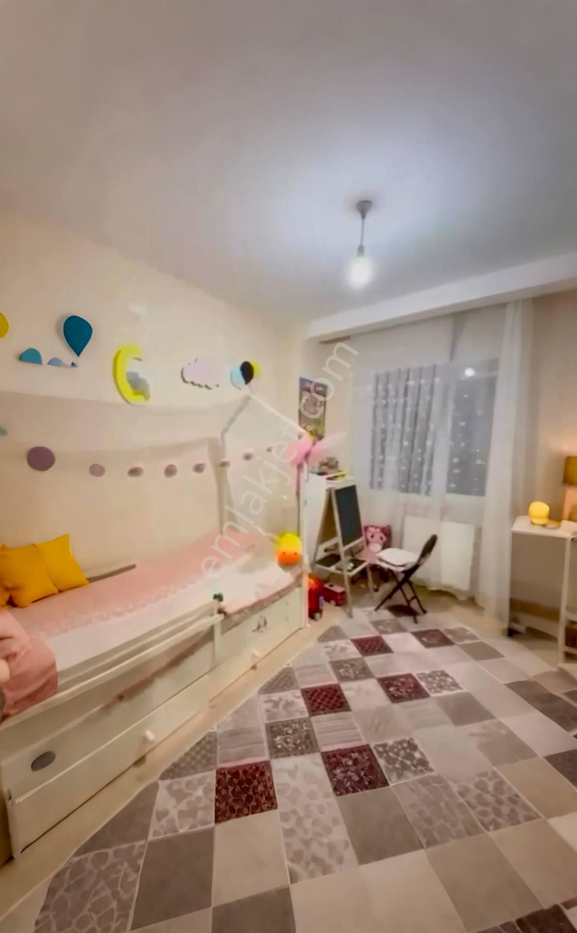 Mehterçeşme Mahallesinde Metrobüse Yakın 2+1 Satılık Daire - Görsel 2