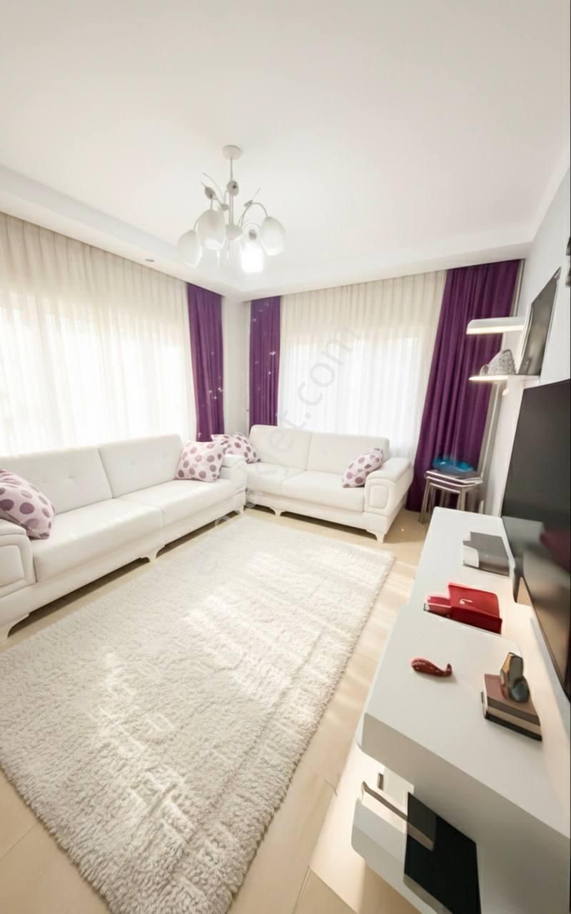 Mehterçeşme Mahallesinde Metrobüse Yakın 2+1 Satılık Daire