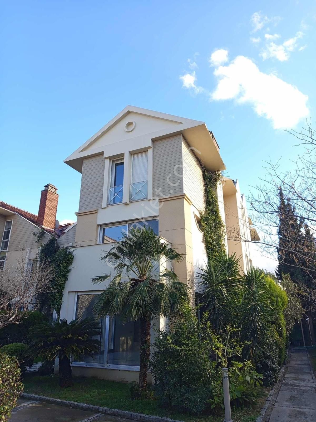 Bornova Evka 3 Ortakköy Sitesi 5+1 Lüks Tripleks Villa