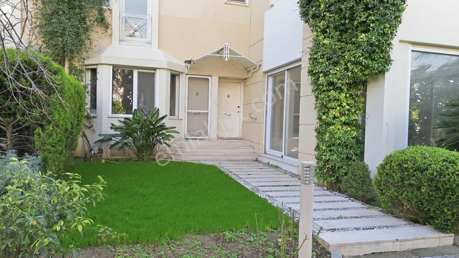 Bornova Evka 3 Ortakköy Sitesi 5+1 Lüks Tripleks Villa - Görsel 24