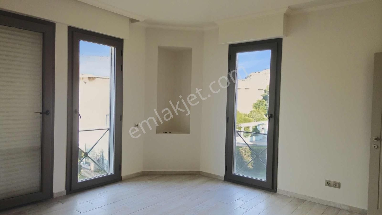 Bornova Evka 3 Ortakköy Sitesi 5+1 Lüks Tripleks Villa - Görsel 28