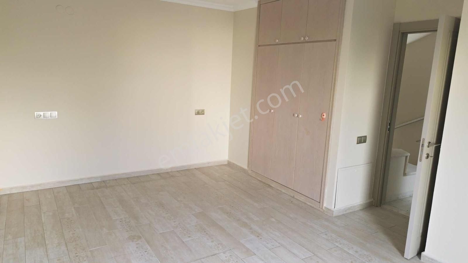 Bornova Evka 3 Ortakköy Sitesi 5+1 Lüks Tripleks Villa - Görsel 27