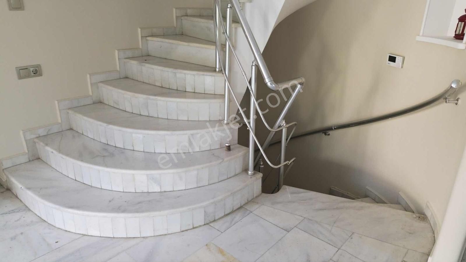 Bornova Evka 3 Ortakköy Sitesi 5+1 Lüks Tripleks Villa - Görsel 18