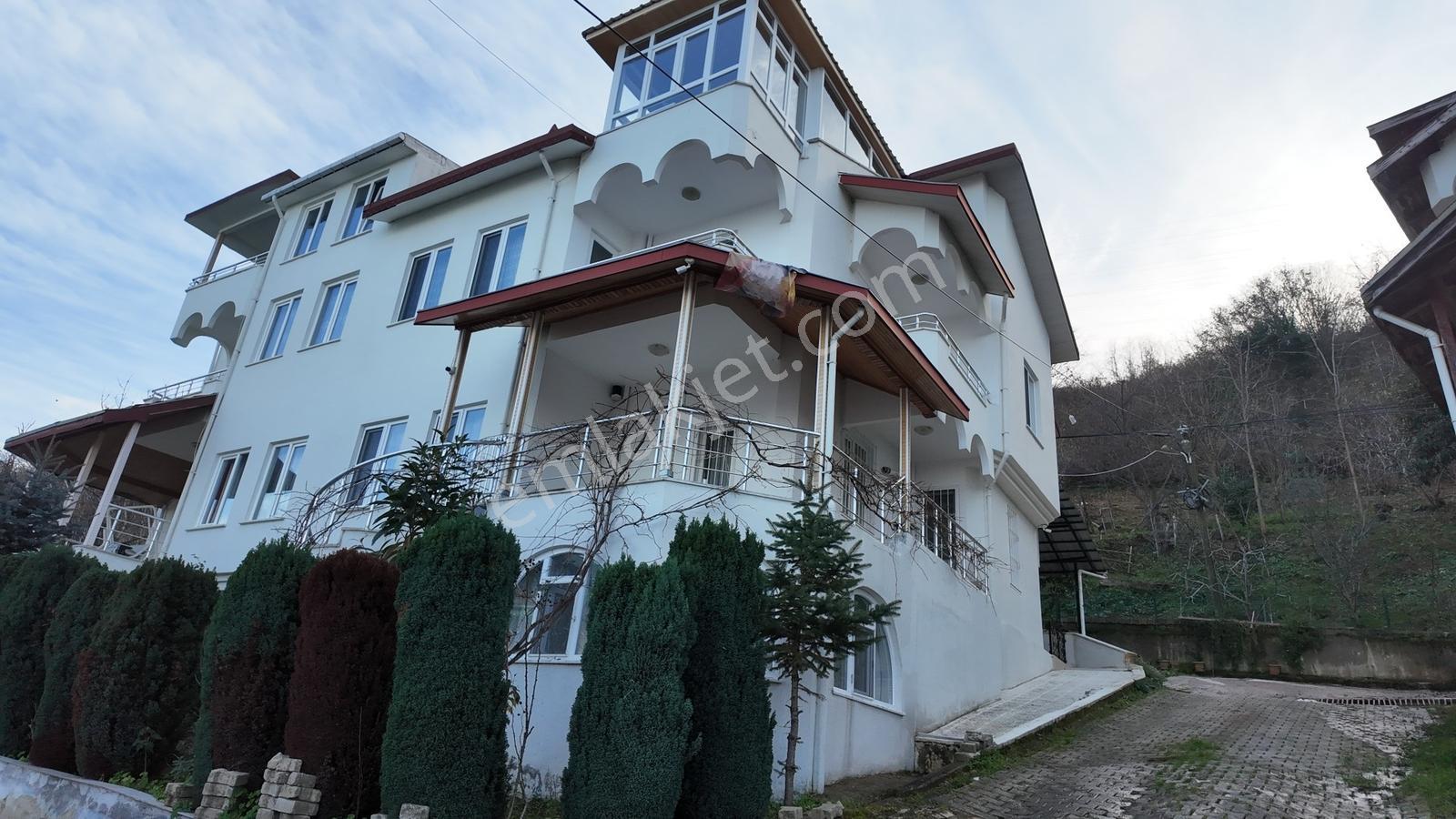 Gülyalı'da Eşsiz Konumda, Eşyalı, Tripleks Villa Fırsatı - Görsel 17