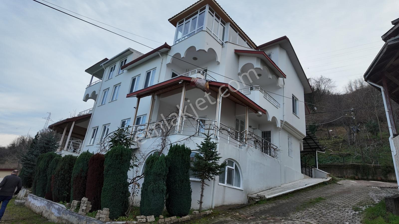 Gülyalı'da Eşsiz Konumda, Eşyalı, Tripleks Villa Fırsatı - Görsel 2