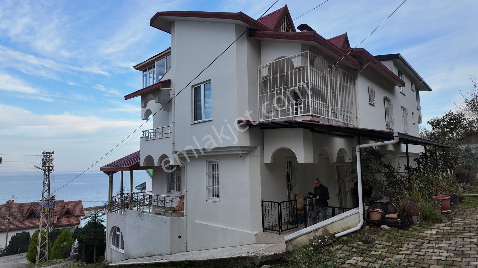Gülyalı'da Eşsiz Konumda, Eşyalı, Tripleks Villa Fırsatı - Görsel 3