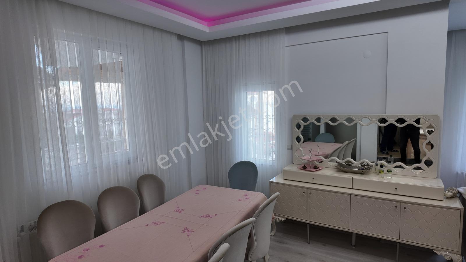 Gülyalı'da Eşsiz Konumda, Eşyalı, Tripleks Villa Fırsatı - Görsel 16