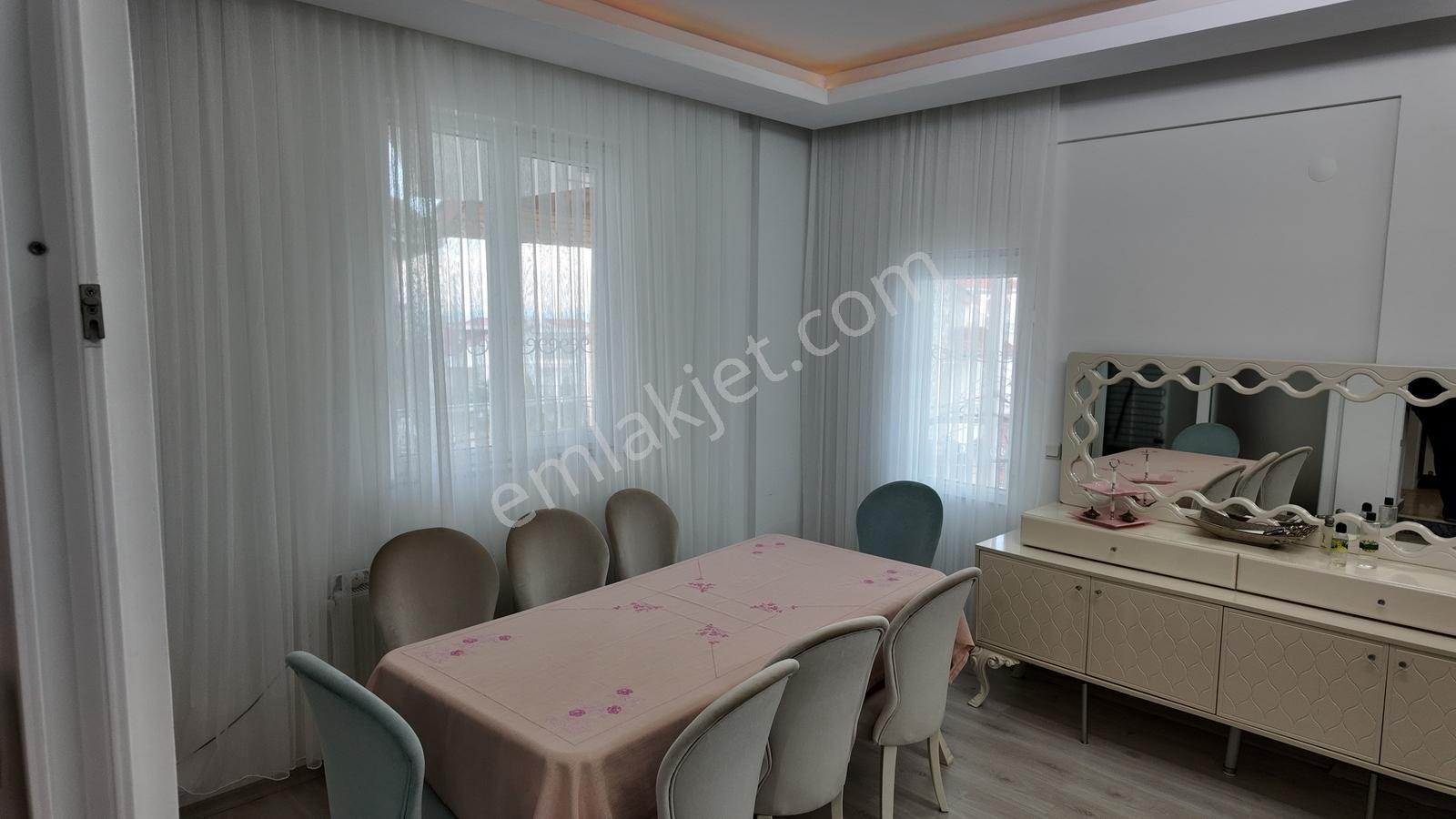 Gülyalı'da Eşsiz Konumda, Eşyalı, Tripleks Villa Fırsatı - Görsel 11