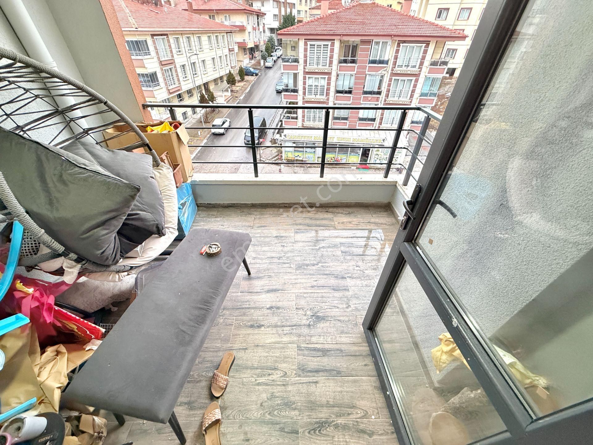Nam-ak Emlak'tan Kapalı Otoparklı Asansörlü Yeni Binada Güney Cephe 3+1 Daire - Görsel 6