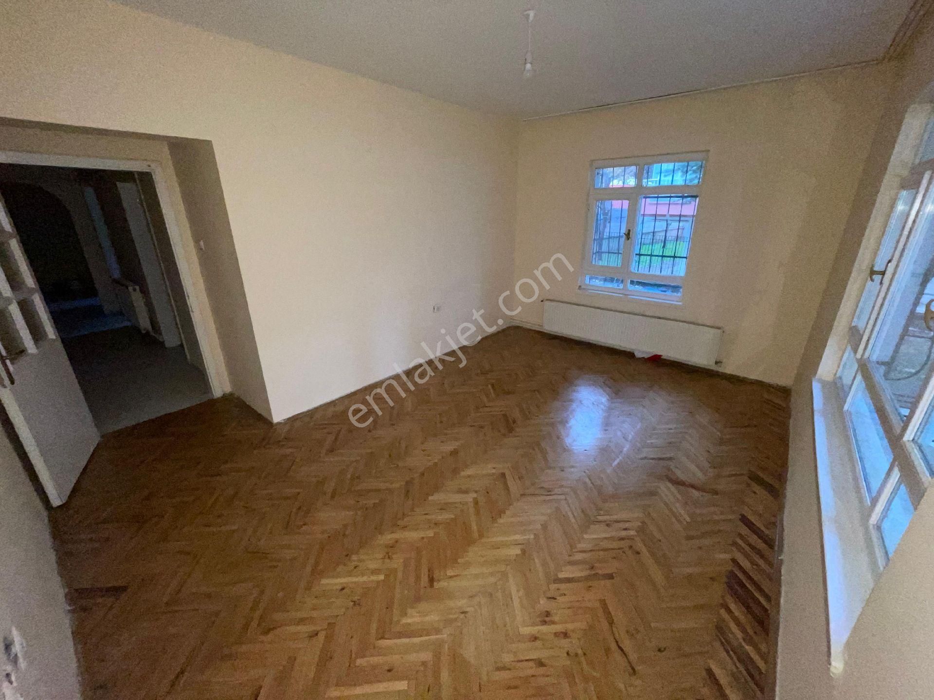 Karapürçek Çarşı İçerisinde 2+1 Giriş Kat Balkonlu - Görsel 6