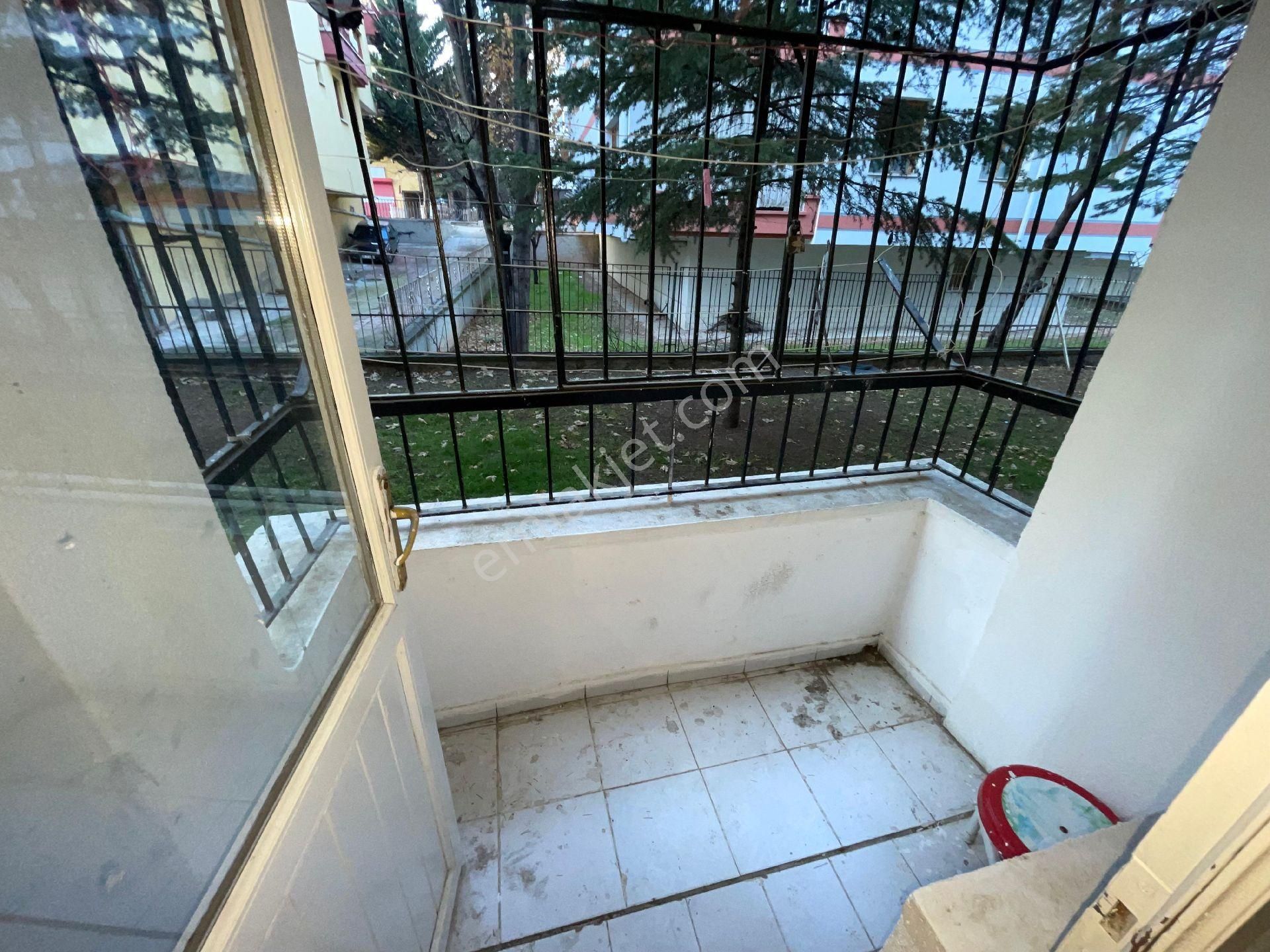 Karapürçek Çarşı İçerisinde 2+1 Giriş Kat Balkonlu - Görsel 4