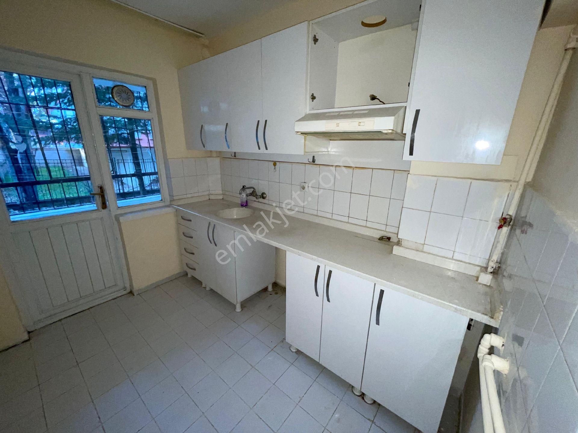 Karapürçek Çarşı İçerisinde 2+1 Giriş Kat Balkonlu - Görsel 3