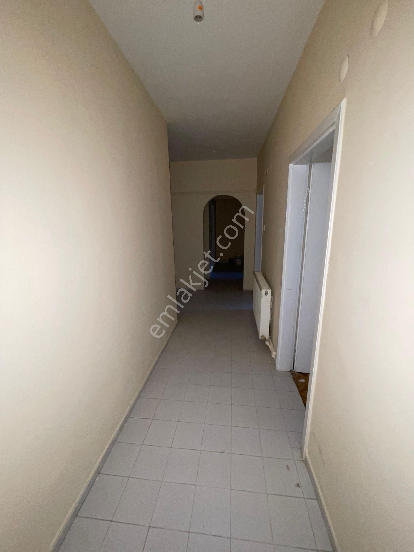 Karapürçek Çarşı İçerisinde 2+1 Giriş Kat Balkonlu - Görsel 9