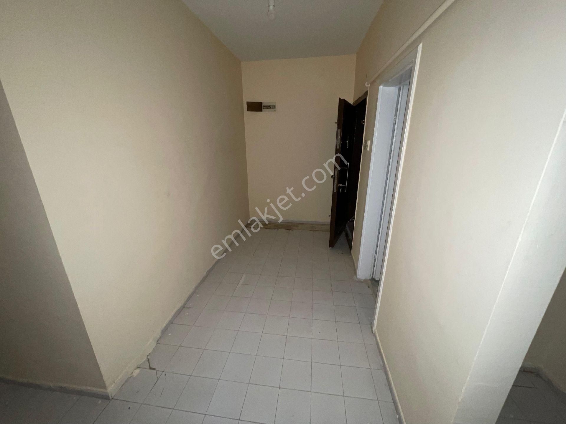 Karapürçek Çarşı İçerisinde 2+1 Giriş Kat Balkonlu - Görsel 16