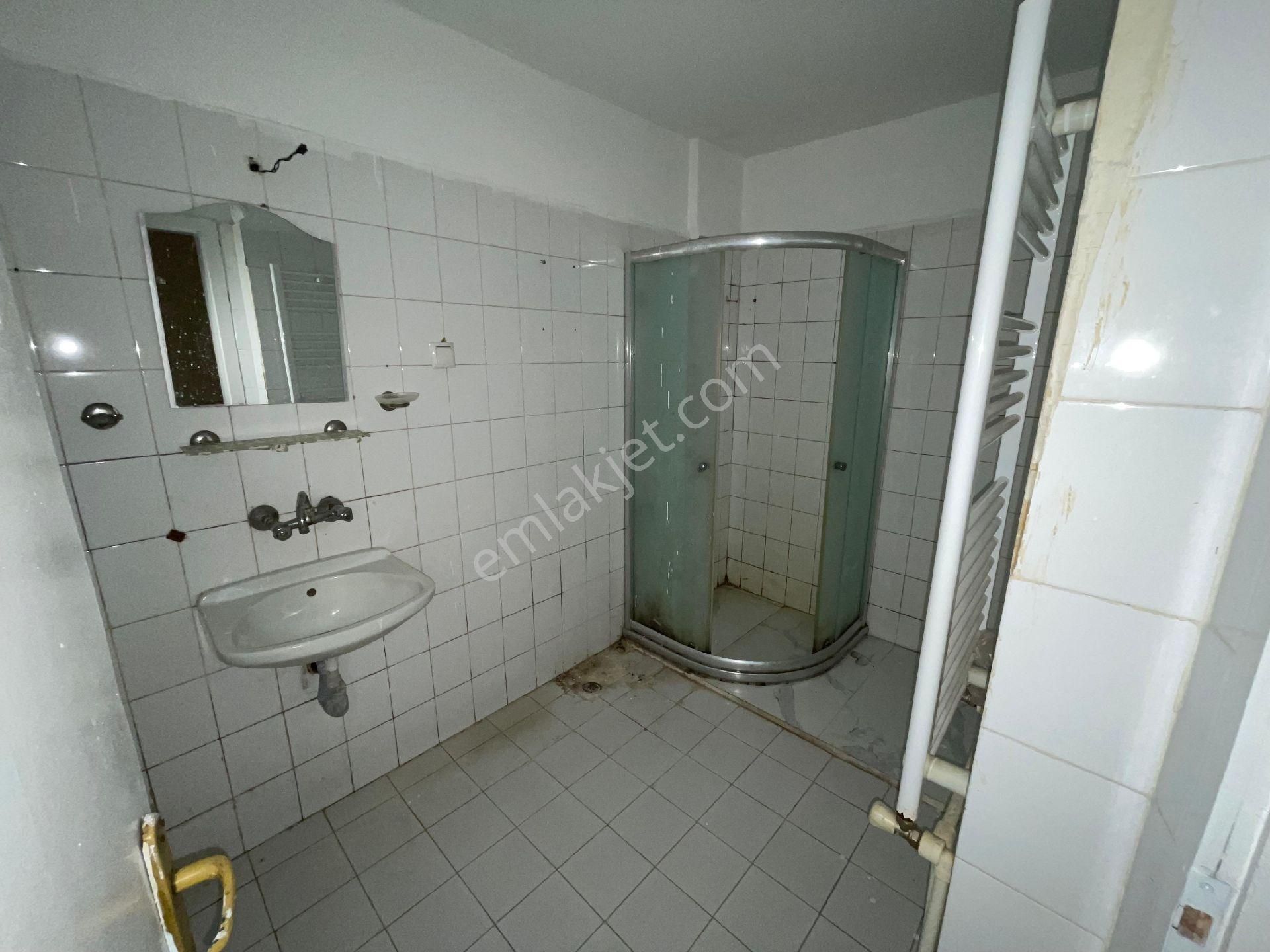 Karapürçek Çarşı İçerisinde 2+1 Giriş Kat Balkonlu - Görsel 13