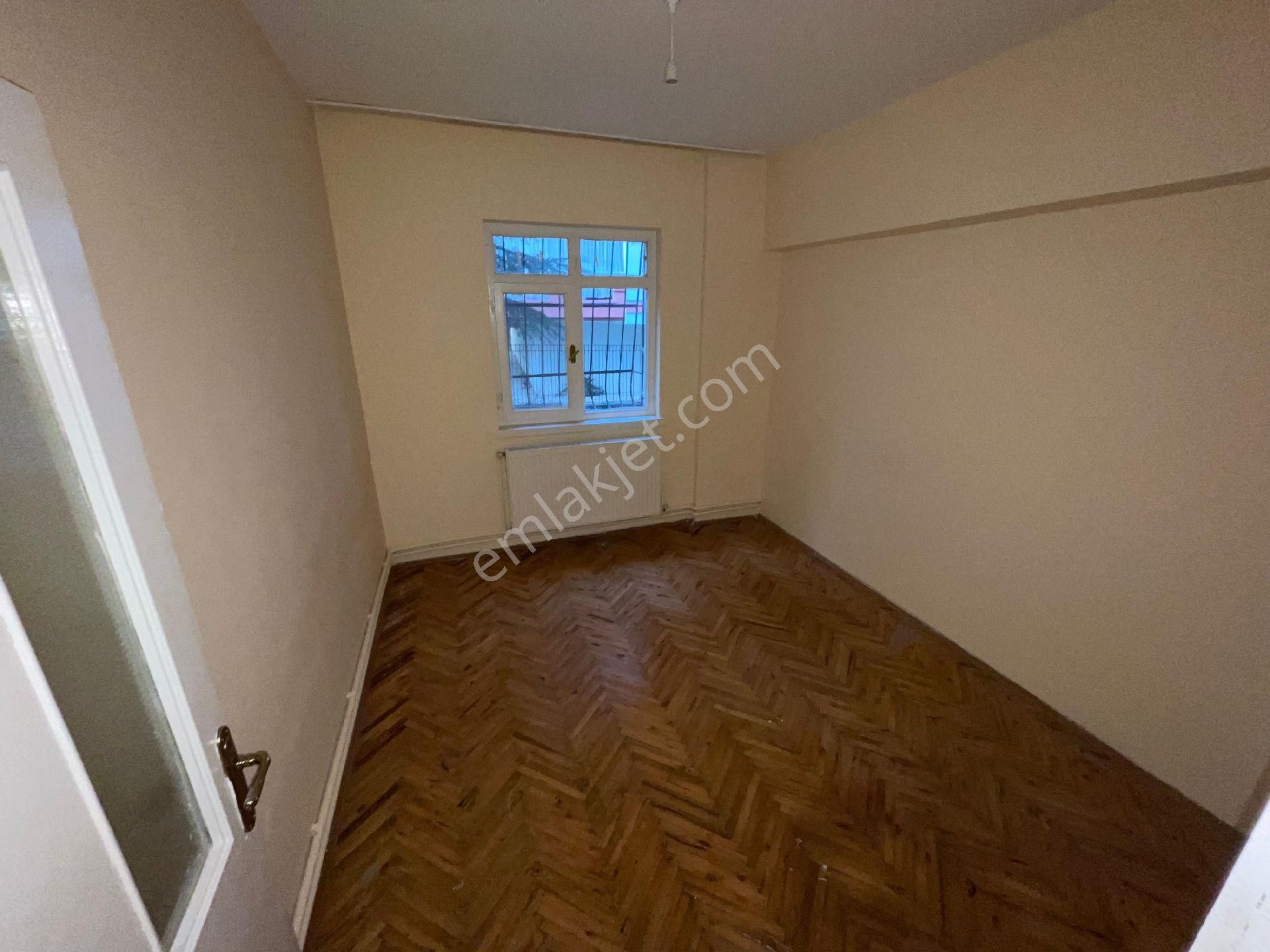 Karapürçek Çarşı İçerisinde 2+1 Giriş Kat Balkonlu - Görsel 8