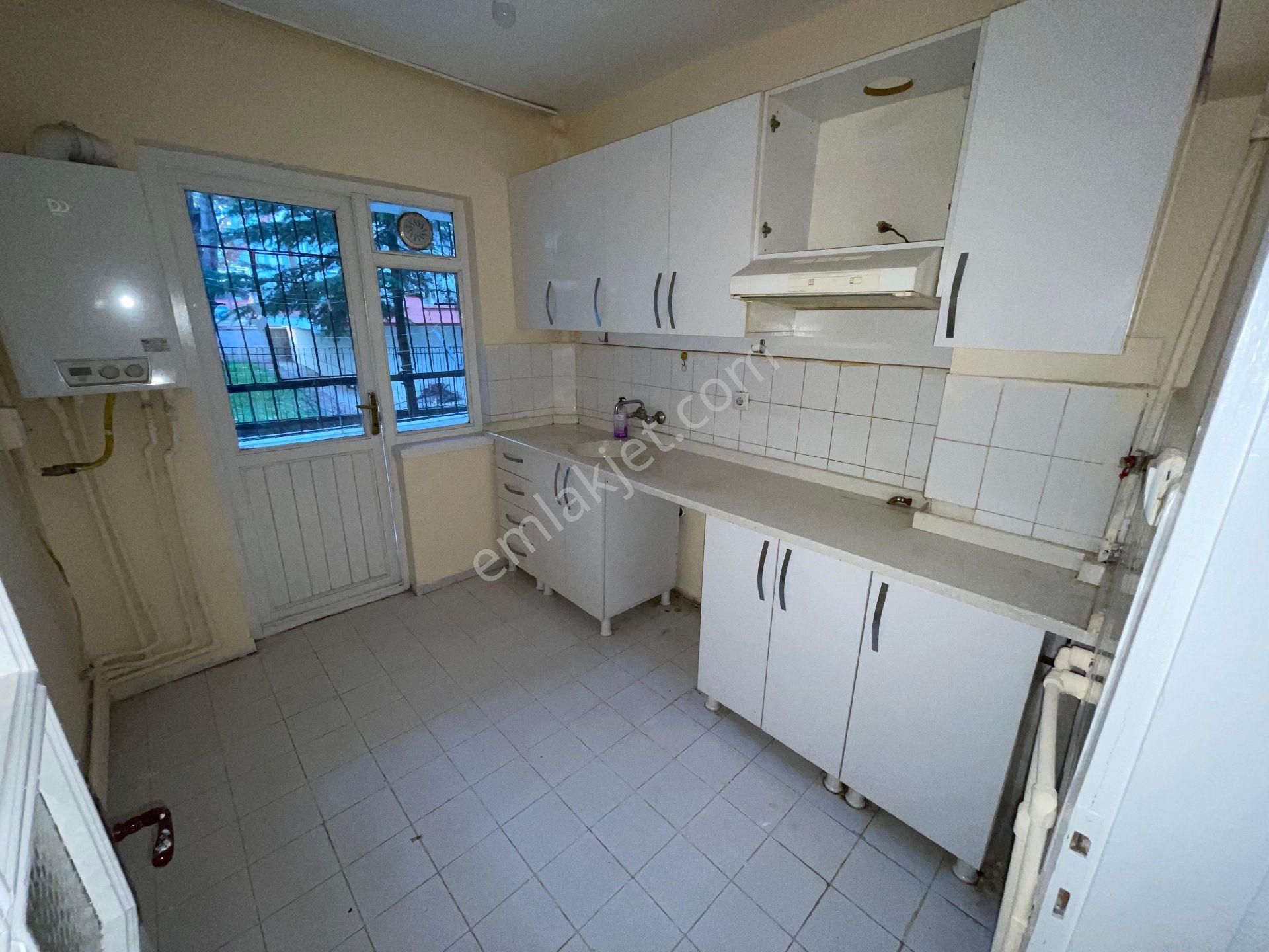 Karapürçek Çarşı İçerisinde 2+1 Giriş Kat Balkonlu - Görsel 2