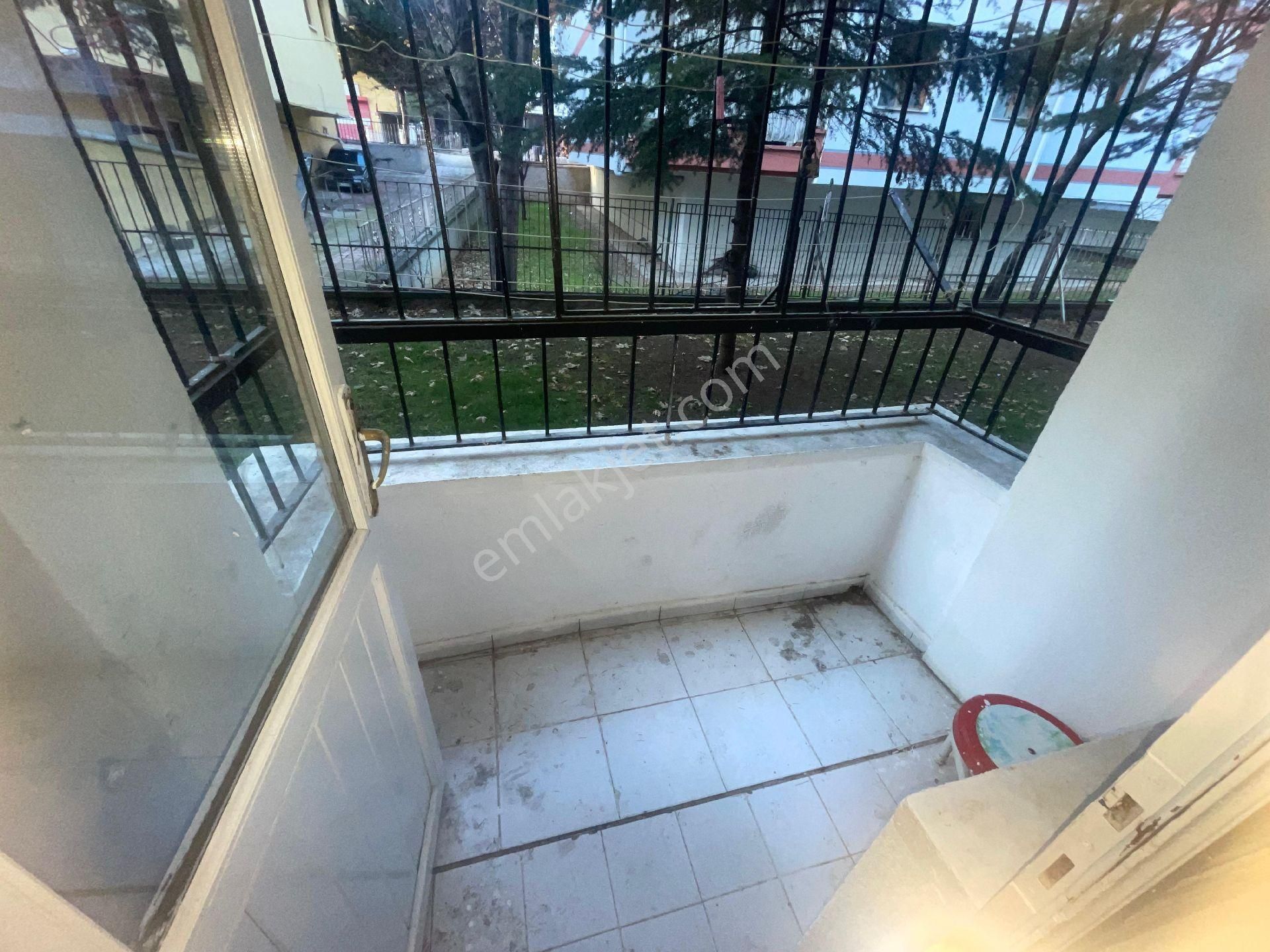 Karapürçek Çarşı İçerisinde 2+1 Giriş Kat Balkonlu - Görsel 10