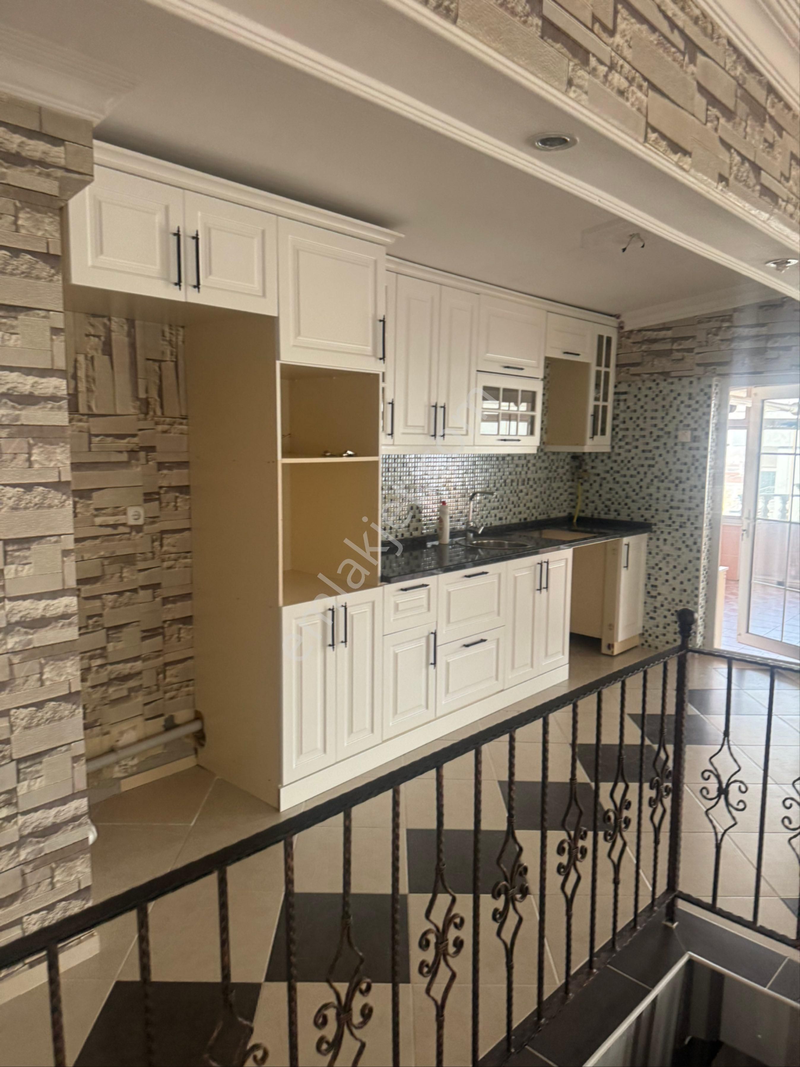 Selimiye Mahallesinde 250m2 5+1 10 Yaşında Dubleks Daire - Görsel 3