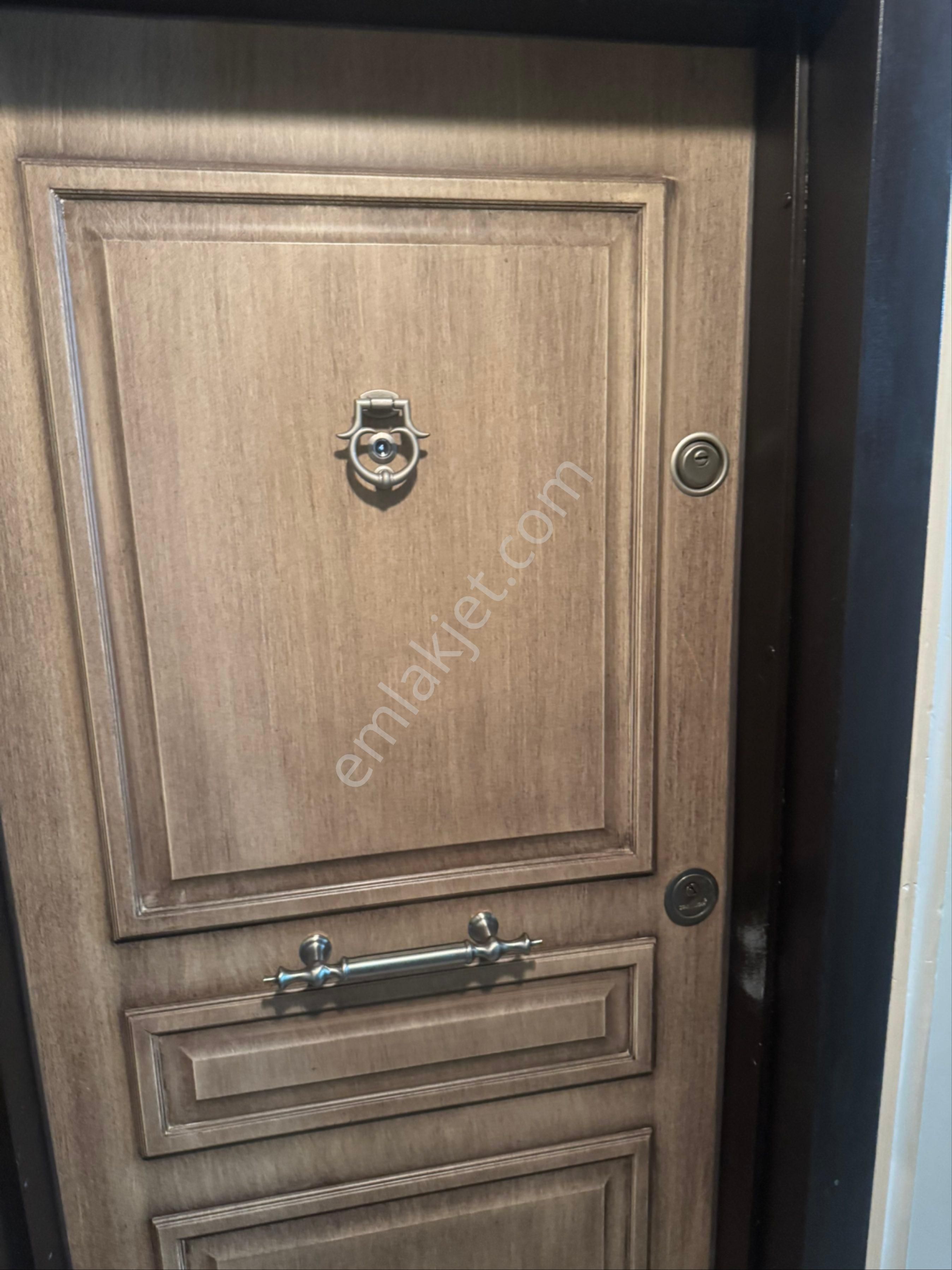 Selimiye Mahallesinde 250m2 5+1 10 Yaşında Dubleks Daire