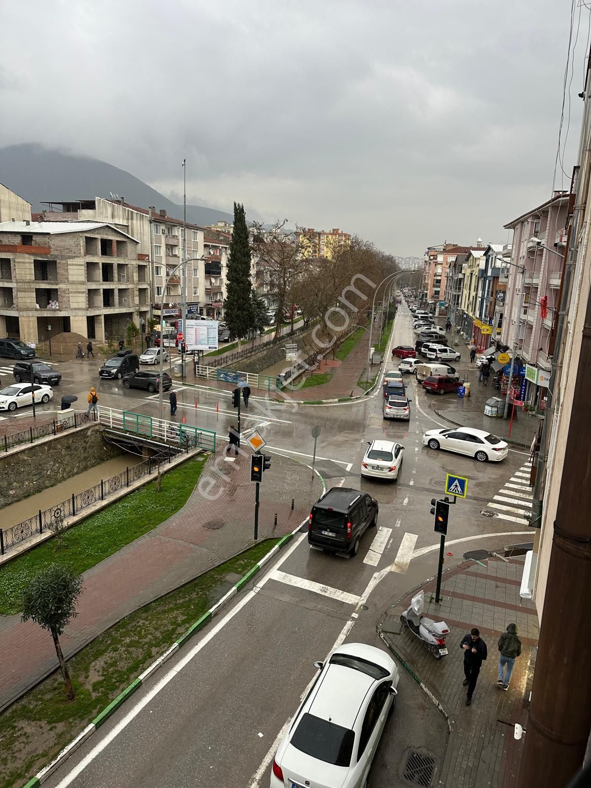 Gemlik Merkezde Cadde Üzeri 2+1 Eşyalı Kiralık Daire - Görsel 14