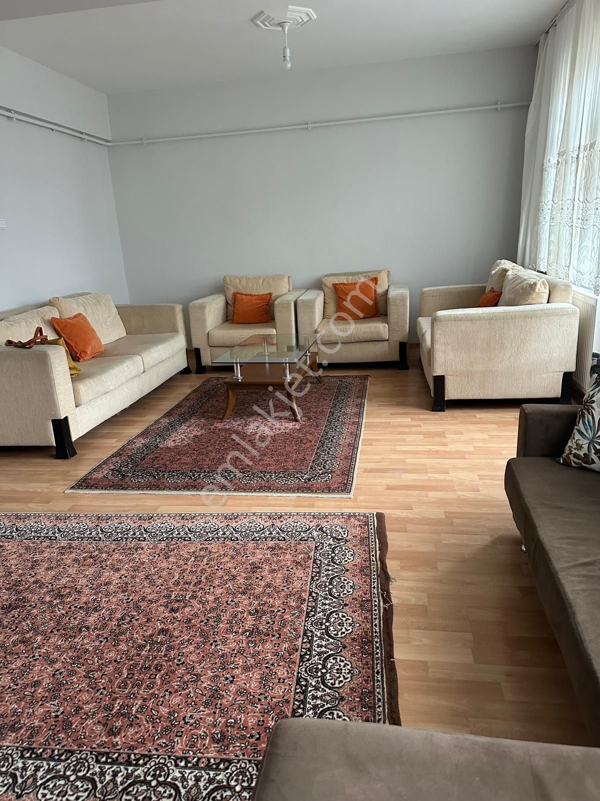 Gemlik Merkezde Cadde Üzeri 2+1 Eşyalı Kiralık Daire