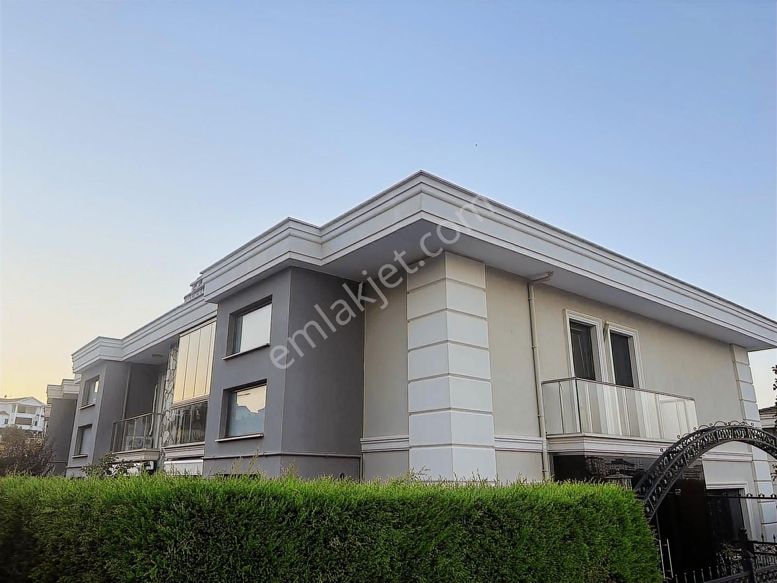 Nilüfer Özlüce En Güzel Konumda Satılık Lüks Villa