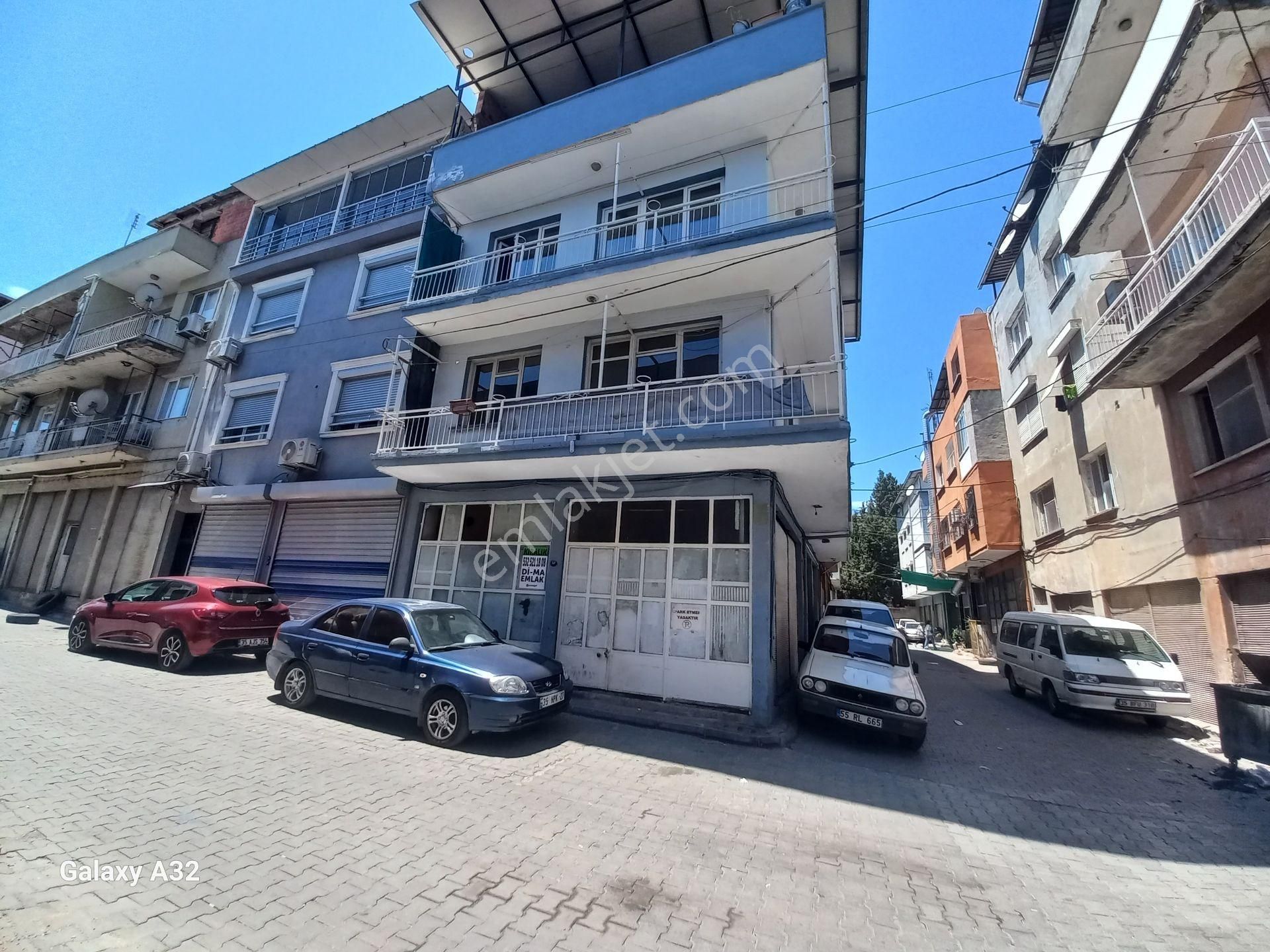 İzmir Bornova Serintepe'de Satılık 3 Katlı Bina