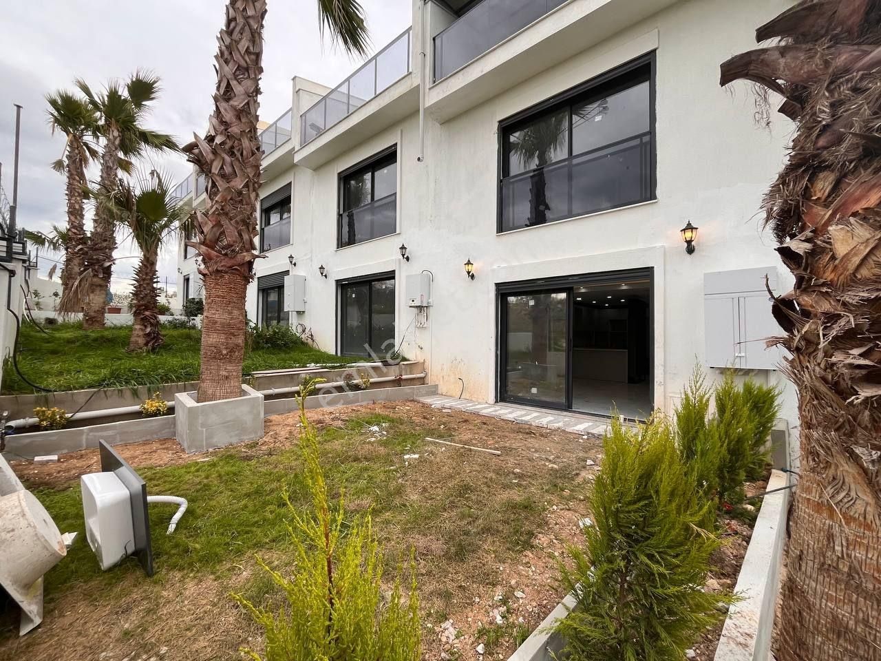 Havuzlu, Özel Bahçeli, Sitede, Yerden Isıtmalı Tribleks Villa - Görsel 19