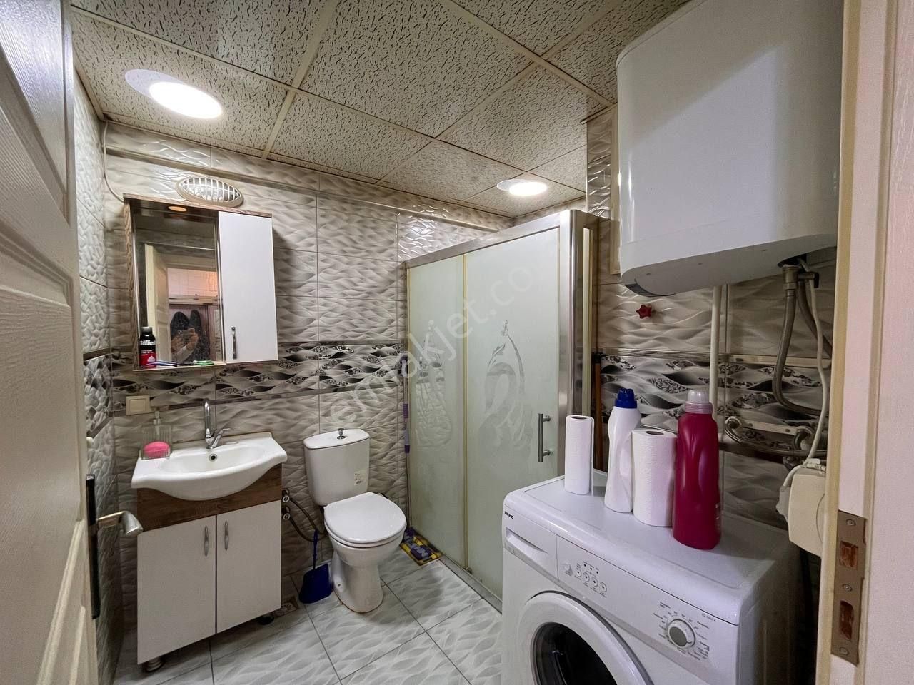 Eşyalı! Çok Geniş Merkezde Yola Yakın Ara Kat 1+1 Daire - Görsel 8