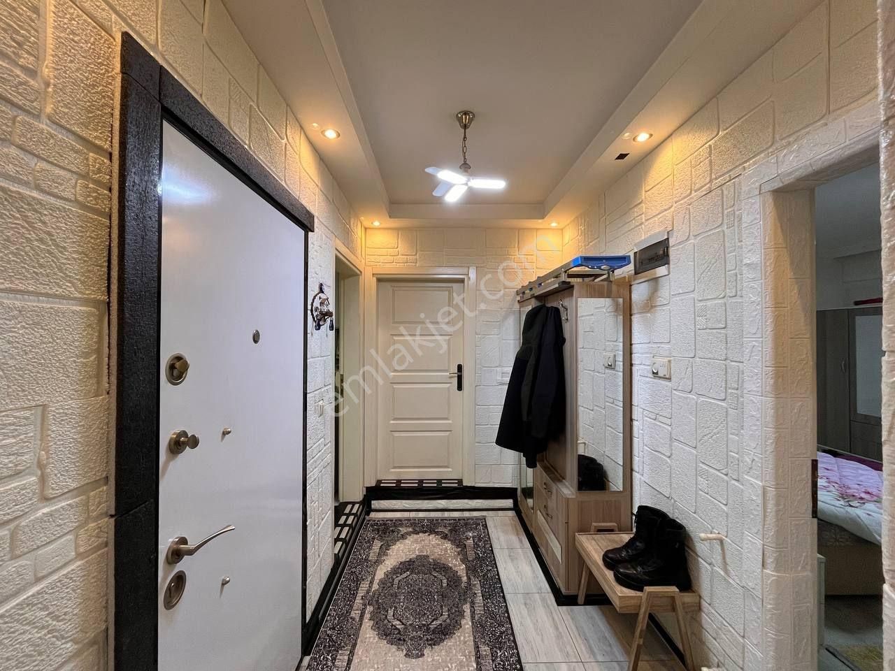 Eşyalı! Çok Geniş Merkezde Yola Yakın Ara Kat 1+1 Daire - Görsel 5