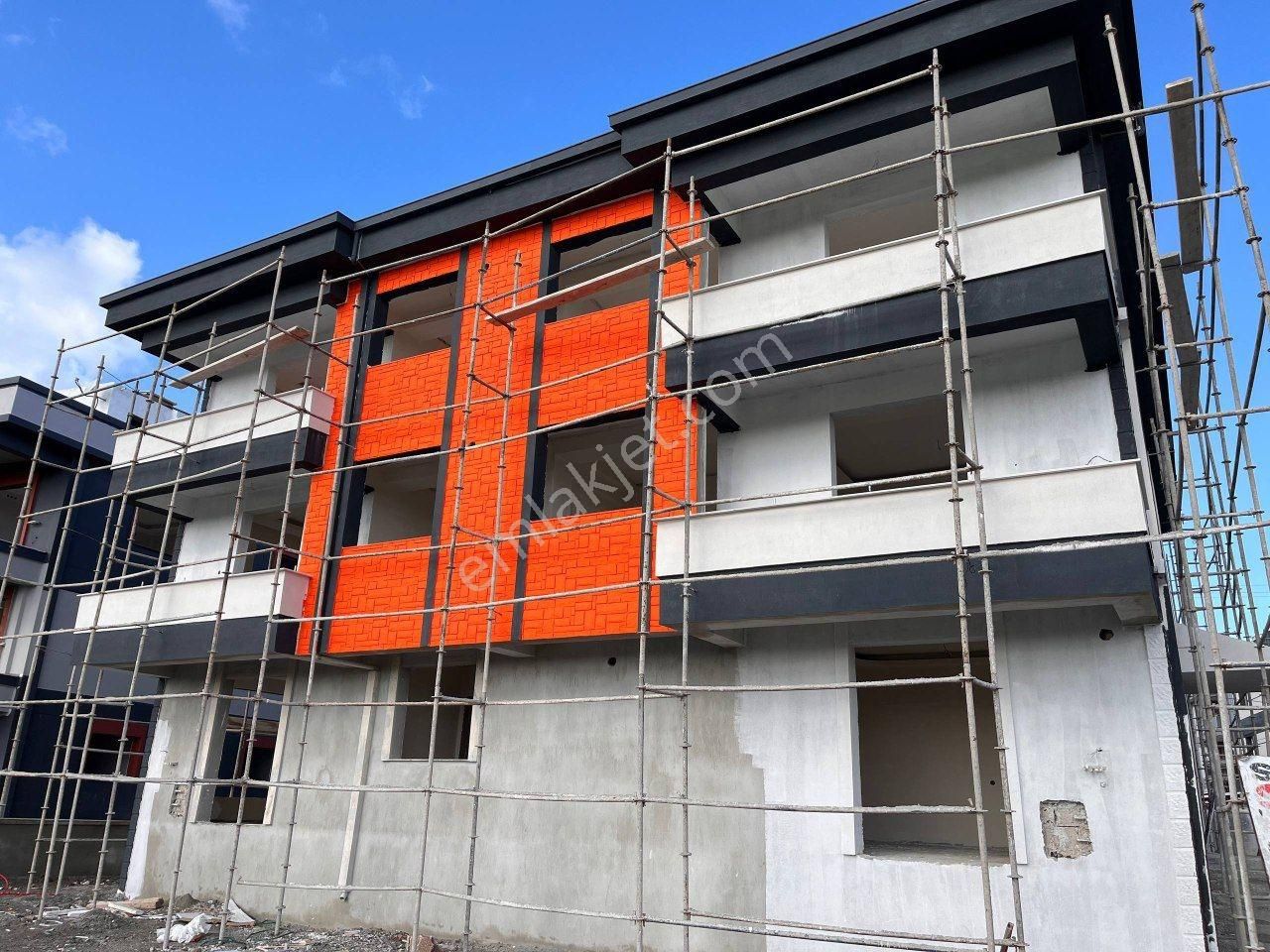 İzban'a Yakın, Köşe, Yerden Isıtmalı, Balkonlu 1+1 Daire