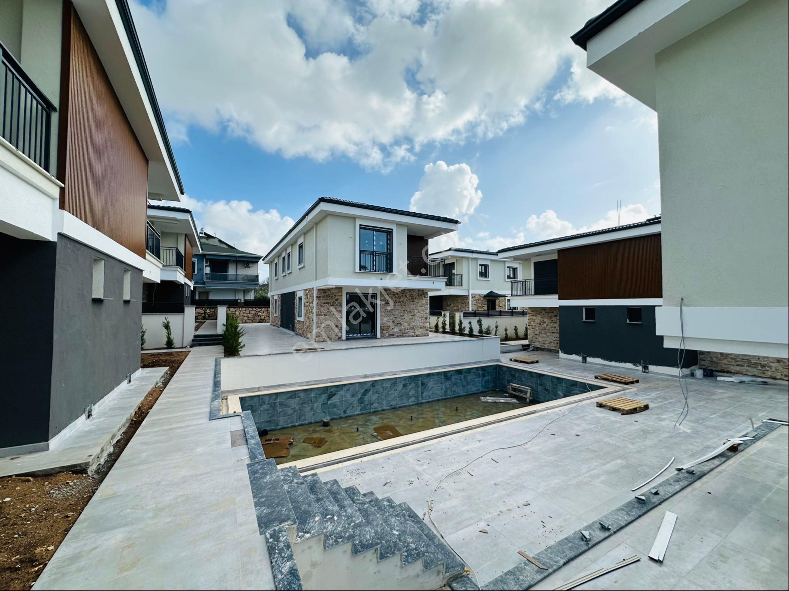 Didim’de Havuzlu Sitede 3+1 Müstakil Villa Satılık - Görsel 18