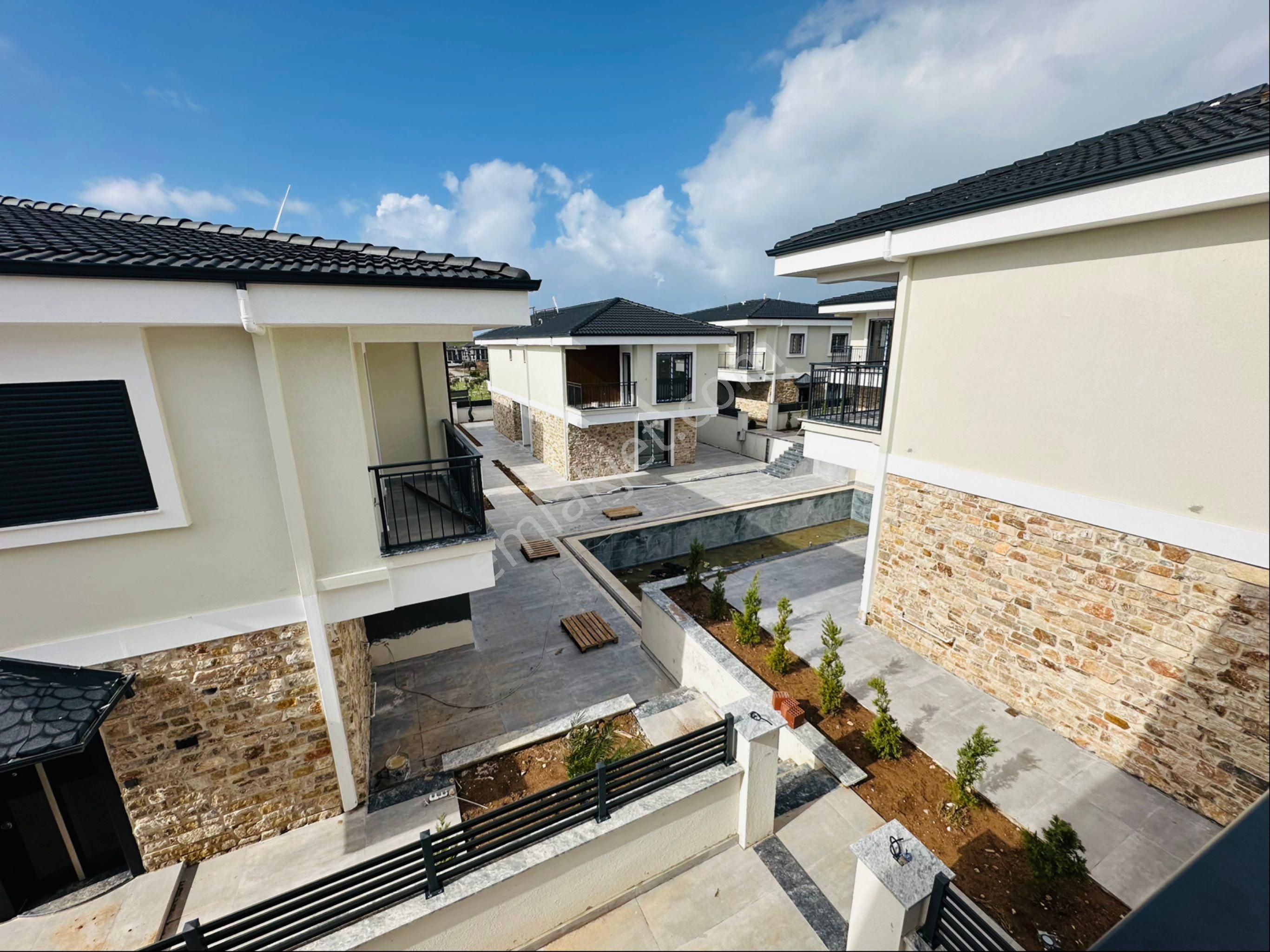 Didim’de Havuzlu Sitede 3+1 Müstakil Villa Satılık - Görsel 2