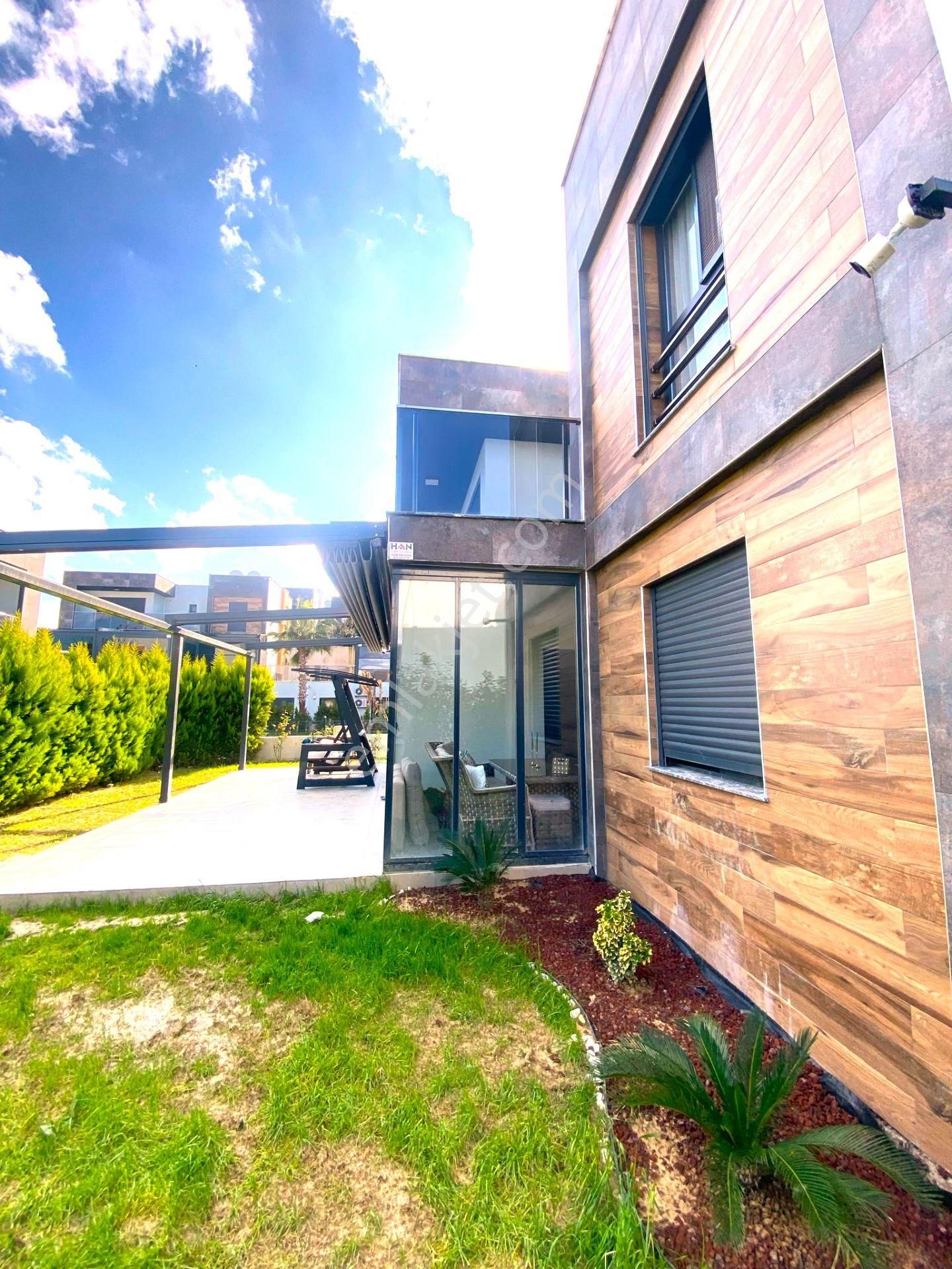 4 Tarafı Bahçeli 3 Havuzlu, Denize Yakın, Dubleks Villa - Görsel 5