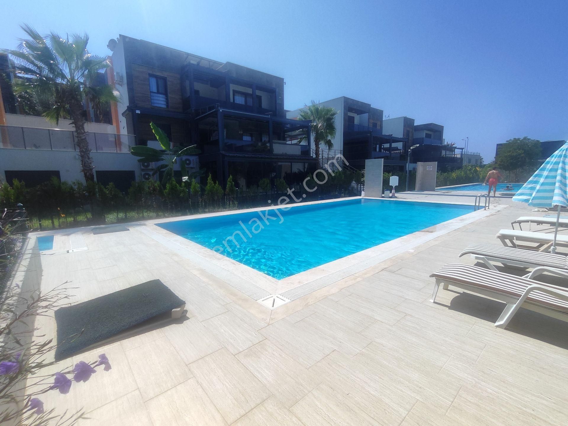 4 Tarafı Bahçeli 3 Havuzlu, Denize Yakın, Dubleks Villa - Görsel 7