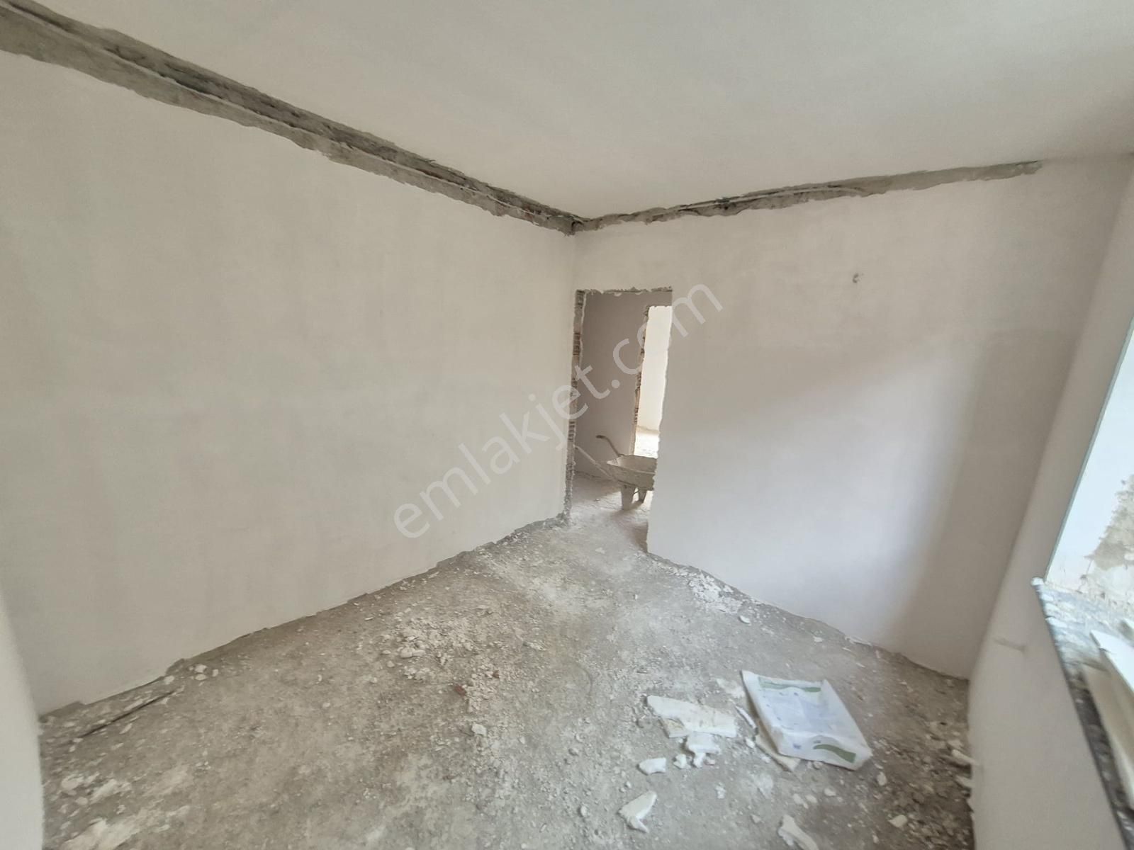 Emek Mahallesinde Satılık Sıfır 1.kat 1+1 Daire - Görsel 2