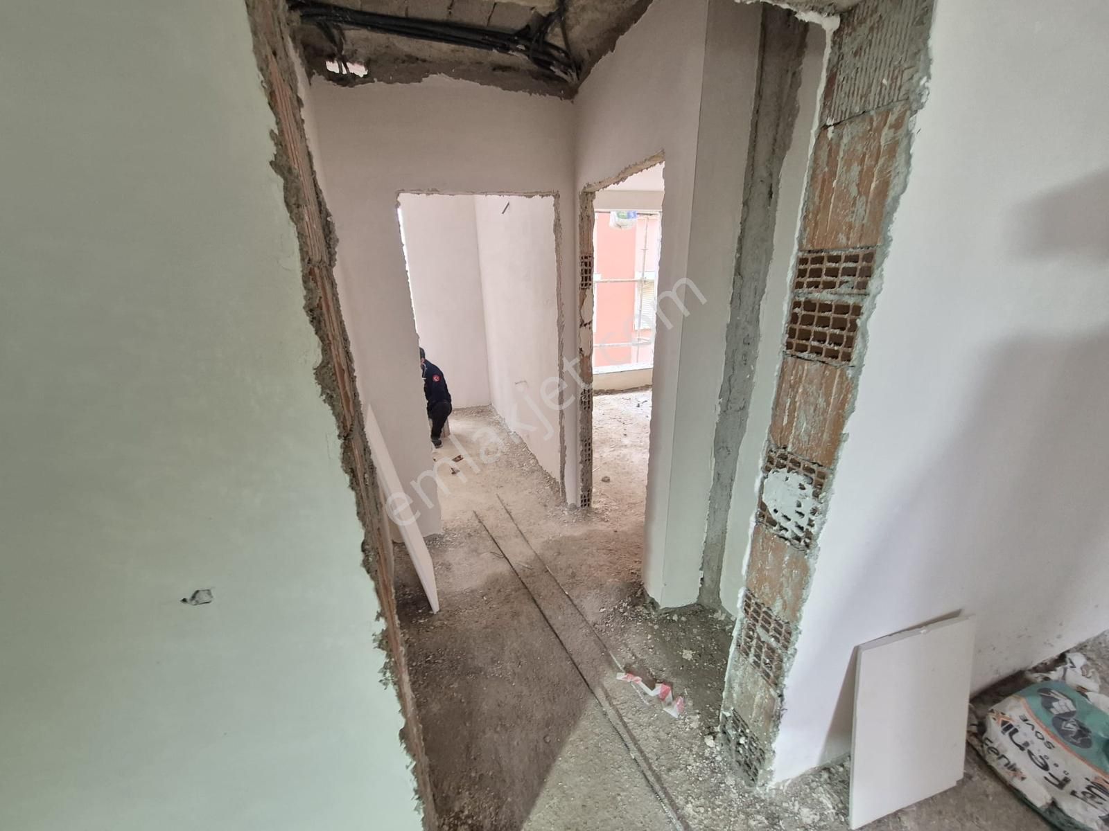 Emek Mahallesinde Satılık Sıfır 1.kat 1+1 Daire - Görsel 3