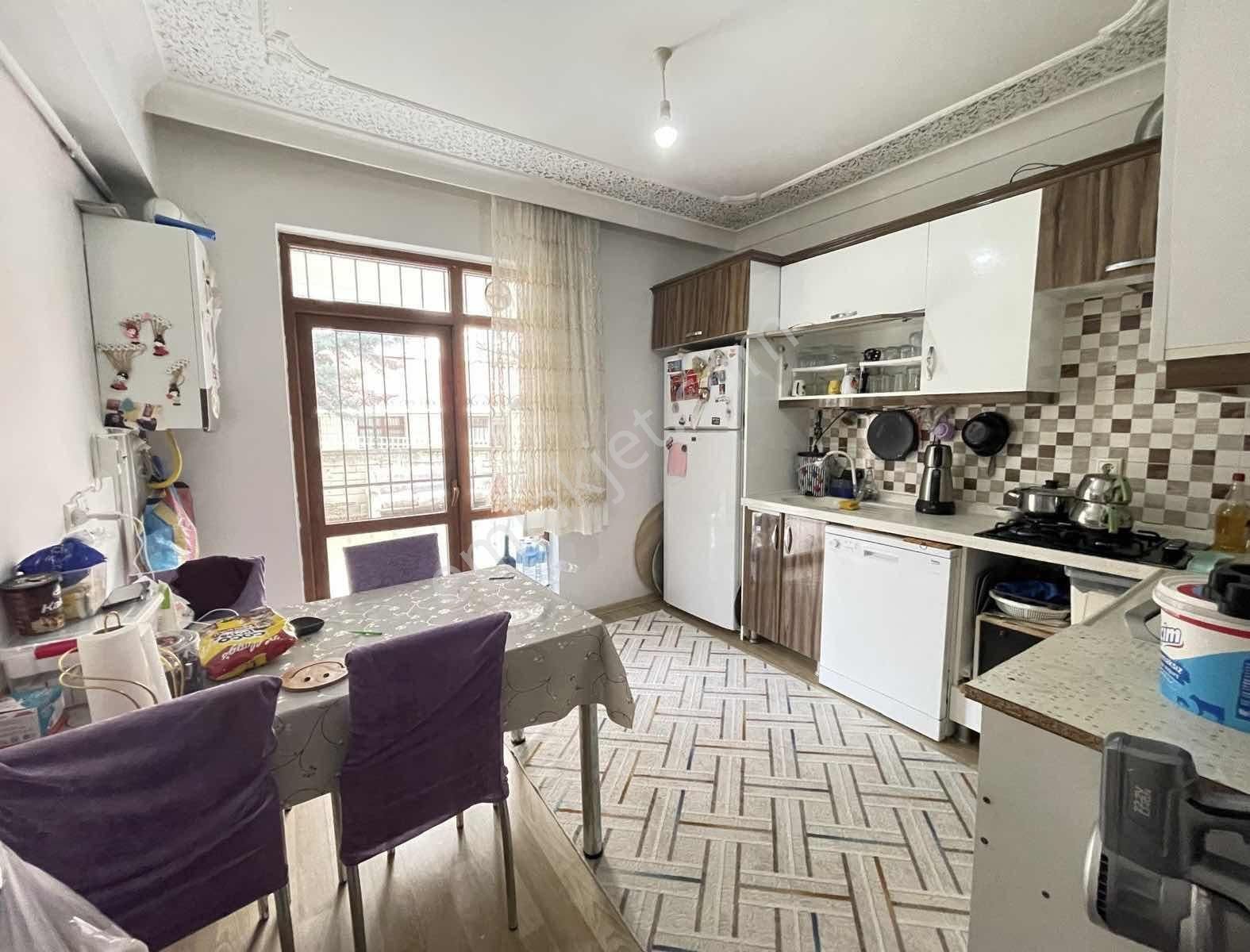 Yatırım Emlak'tan Eyüp Cami Mevki Ful Yapılı Asansörlü Geniş 3+1