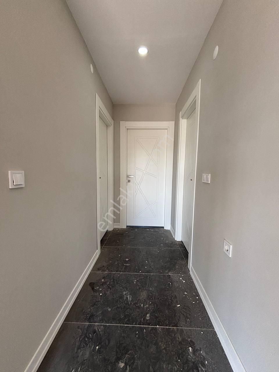 Ana Yol Üzeri Ulaşım Ve Avm Yakını Yüzme Havuzlu Katta 2+1 Daire - Görsel 15