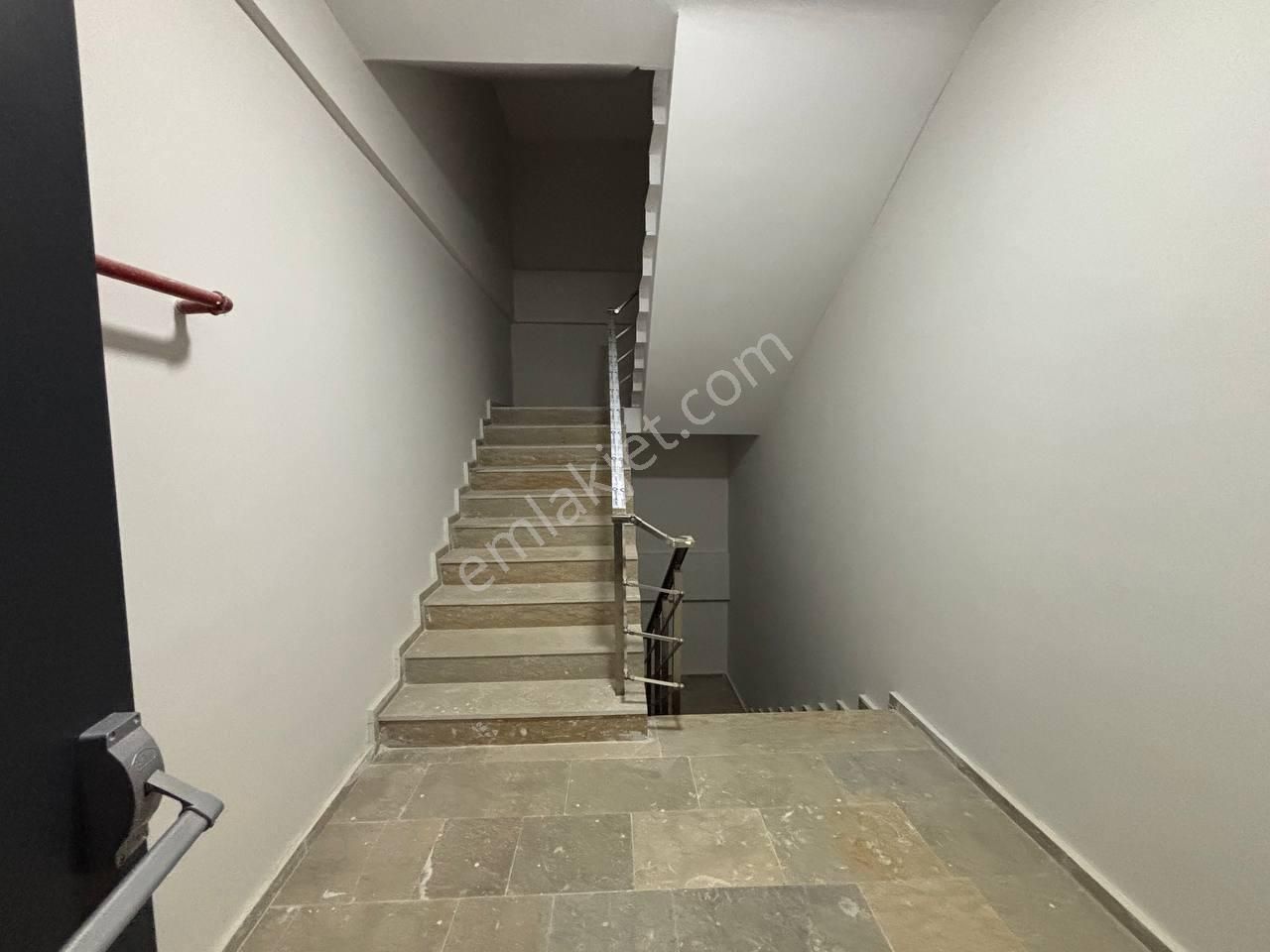 Ana Yol Üzeri Ulaşım Ve Avm Yakını Yüzme Havuzlu Katta 2+1 Daire - Görsel 18